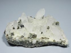 水晶,黄鉄鉱,閃亜鉛鉱<br> 尾太鉱山産 157g (243)